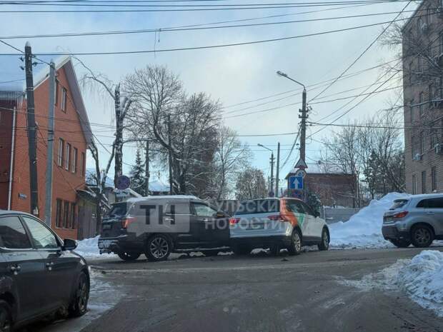 В Туле на неочищенной улице Тургеневской произошло ДТП