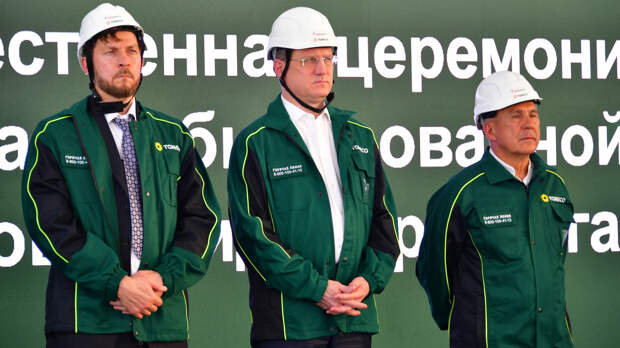 Рустам Минниханов и Александр Новак приняли участие в запуске новой установки на «ТАНЕКО»