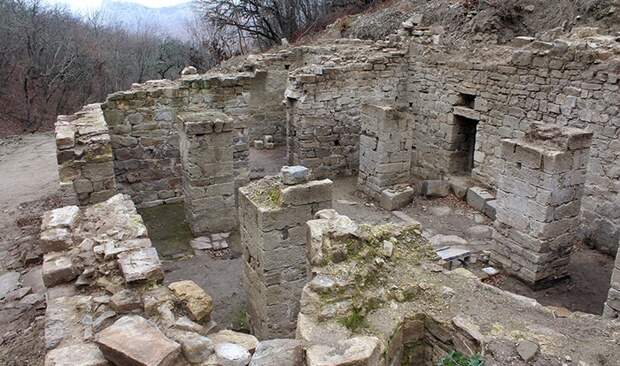 В Судаке найден самый большой в Крыму христианский храм