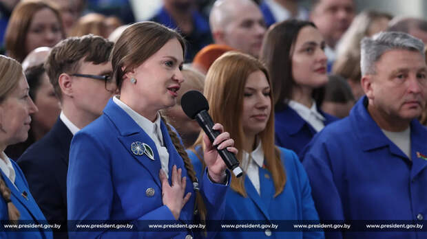 Лукашенко назвал лопату лучшим средством для красоты белорусских девушек