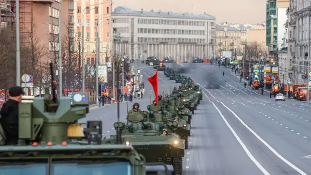 Танки в городе: первая репетиция парада Победы в Москве