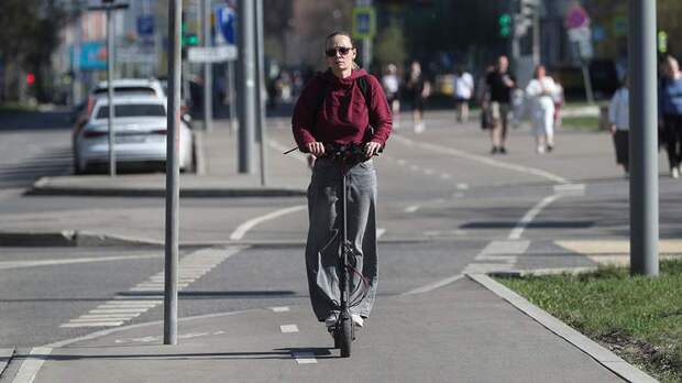 Эксперт дала советы по защите здоровья при езде на электросамокате