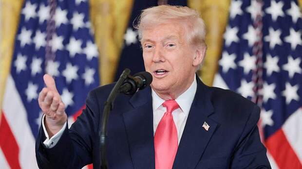 Трамп потребовал уволить ведущего NBC Сета Майерса