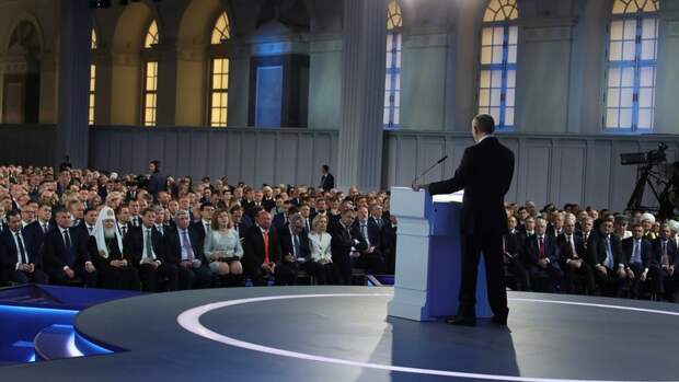 Путин призвал провести всенародное голосование по конституционным поправкам