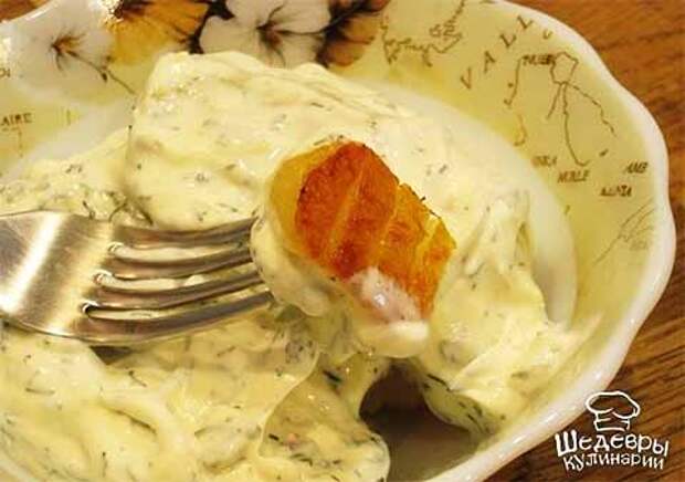 жареная картошка с укропным соусом