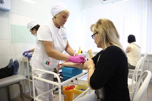 Дополнительные пункты вакцинации от гриппа заработали в столице из-за высокого спроса. Фото: Артур Новосильцев