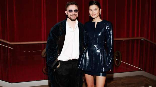 Александр Петров показал как отпраздновал Новый год с супругой Викторией Антоновой