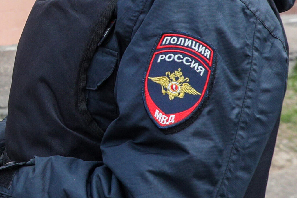 Неадекватный петербуржец поджёг дверь районного суда