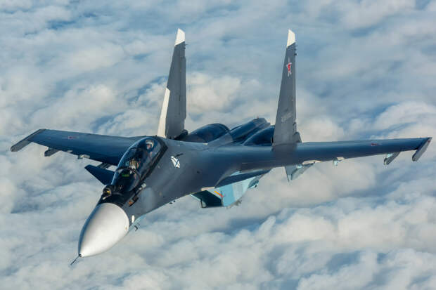 Летчики морской авиации Балтийского флота проводят плановые полеты