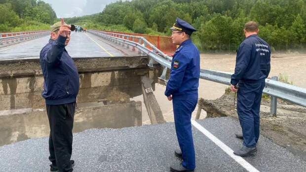 Движение поездов в Крыму после обрушения моста обещают восстановить в ближайшее время