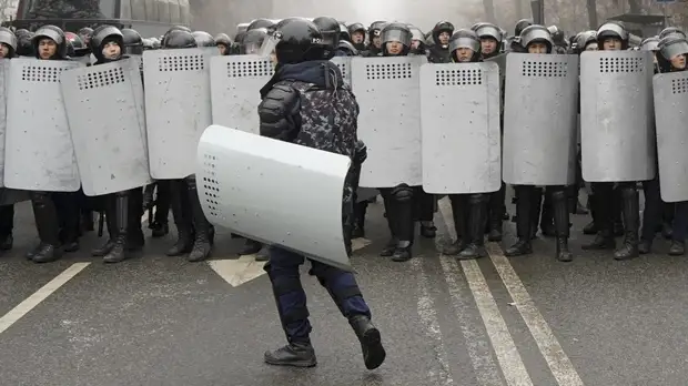 Один силовик погиб и трое пострадали при отражении нападения на СИЗО Талдыкоргана