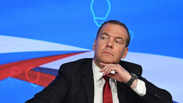 Медведев удивлен, что французское ТВ полностью показало интервью с ним