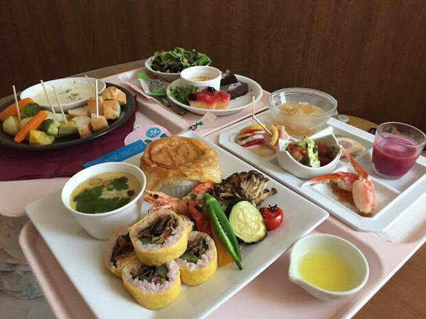 Выглядит живописно и наверное вкусно. Выглядит живописно и наверное вкусно.