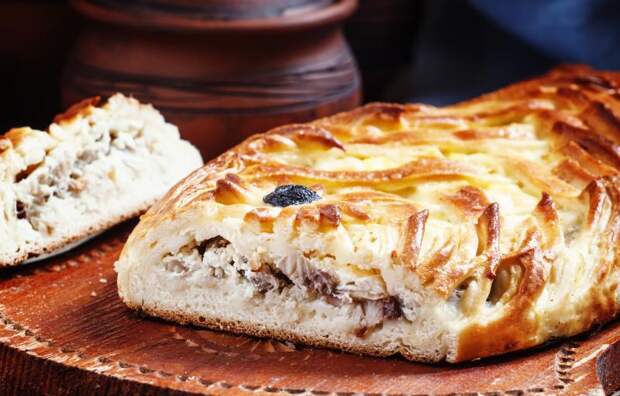 Кулебяка с рыбой и яйцом