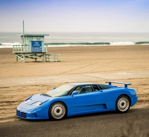 Bugatti EB112 — отполированный кусок мыла для четверых