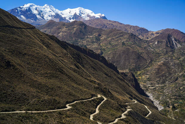 Road to Illimani with the mountain in the distance (Harry Hamlin)