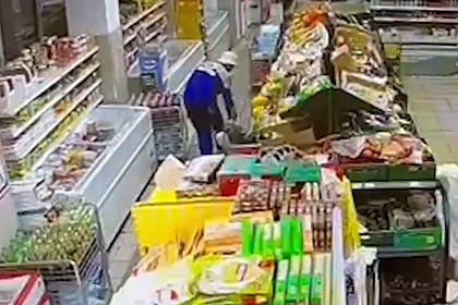Врач опроверг названную судмедэкспертом причину смерти съевшей арбуз семьи