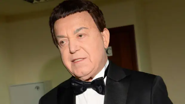 Собянин подписал постановление об открытии памятника Кобзону в Москве