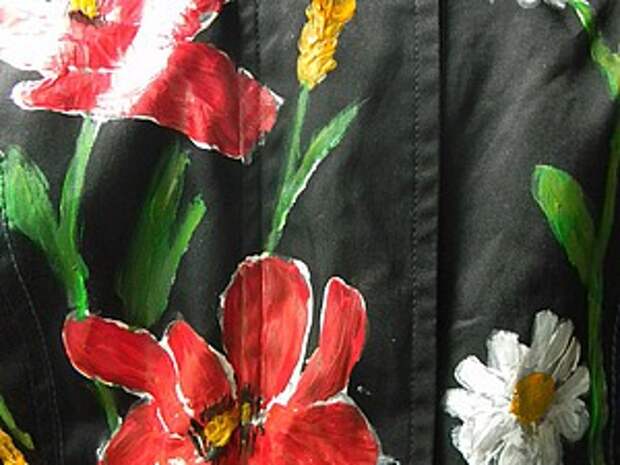Новая жизнь старой куртки: роспись маками и ромашками | Ярмарка Мастеров - ручная работа, handmade