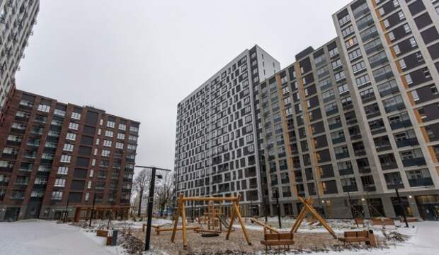 Дольщики двух корпусов жилого комплекса в районе Коммунарка начали получать ключи