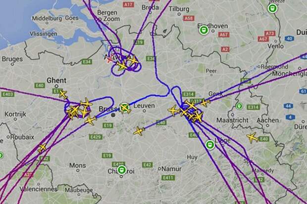 Из-за теракта самолёты не могут сесть в Брюсселе, это видно на данных сервиса flightradar. 