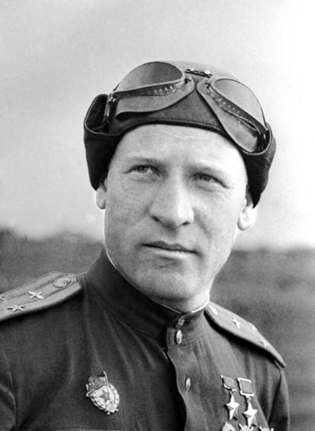 Героизм летчика отмечен двумя Орденами Ленина, тремя Орденами Красного Знамени и другими государственными наградами