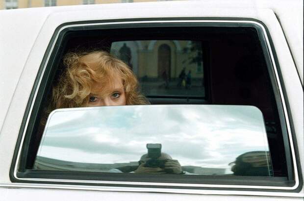 Алла Пугачева в своем лимузине,1997 год время, кадр, люди, ностальгия, россия, фото