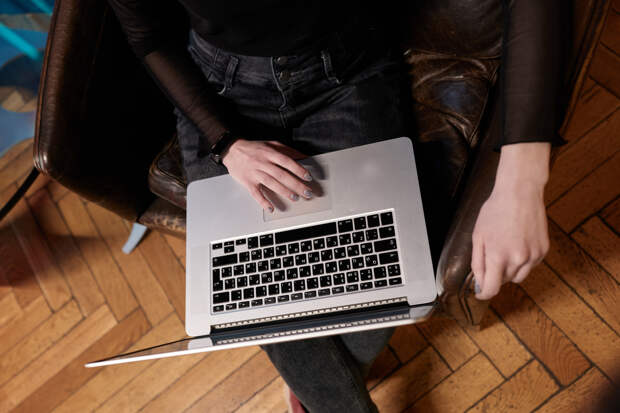 Склонность россиян к нерациональным покупкам объяснили