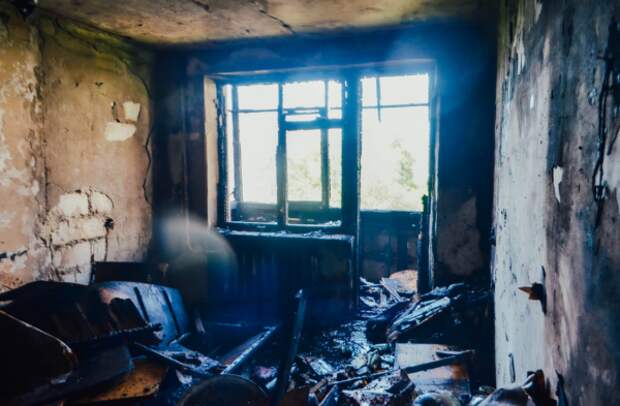 В Севастополе горела квартира, на улицу вывели 10 человек 4