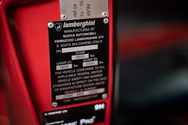 Редкий юбилейный Lamborghini Countach с минимальным пробегом
