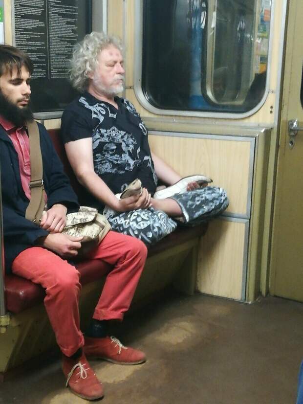 Дзен в метро Дзен в метро маразмы, метро, московское метро, питерское метро, подземка, прикол, фрики из подземки