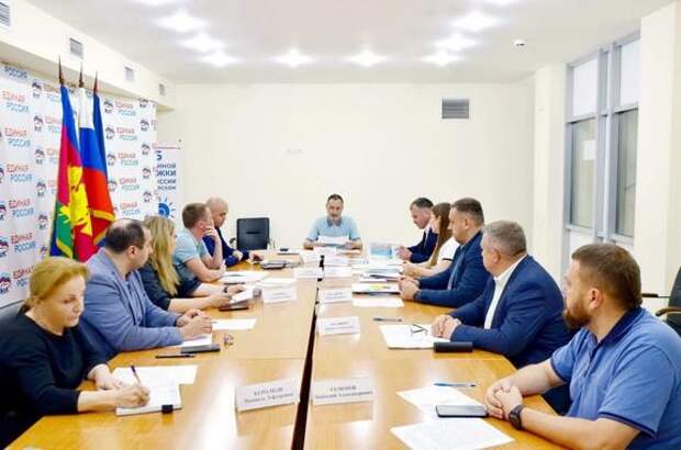 Депутат ЗСК Виктор Тепляков обсудил возможность строительства спорткомплекса на Пластунке