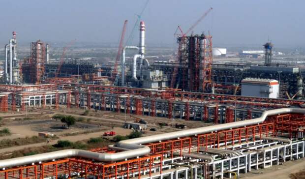 «Роснефть» инициировала программу развития нефтехимического производства в Индии