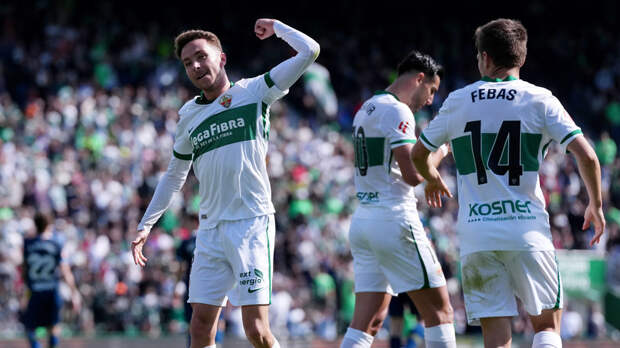 Игроки «Эльче» вышли на матч с «Эспаньолом» в сопровождении бабушек-болельщиц