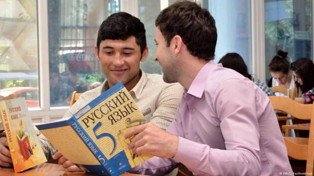 Платное обучение для детей мигрантов в российских школах противоречит Конституции РФ