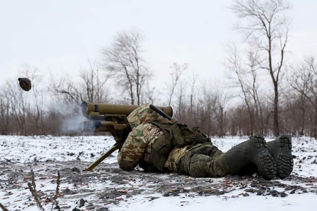 Вооруженный огнеметом российский военный в бою вышел из себя и рассказал о последствиях