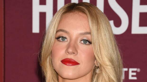 Сидни Суини снялась топлес в новой рекламе нижнего белья