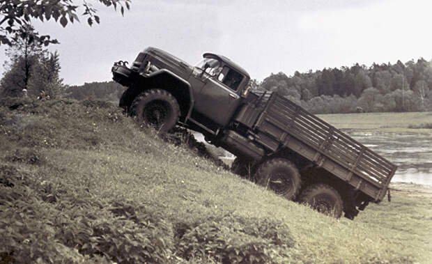 ЗИЛ-131: почему конструкция советского грузовика была уникальной для своего времени (Факти, Болгария)