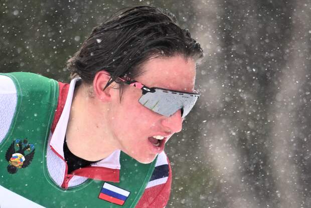 Российский лыжник Коростелев стал четвертым в скиатлоне на Кубке мира