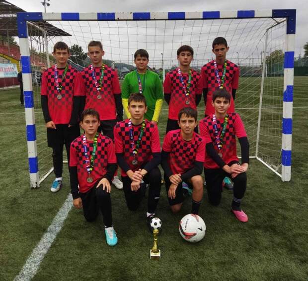 Команда из Майкопского района завоевала серебро на региональном турнире дворового футбола