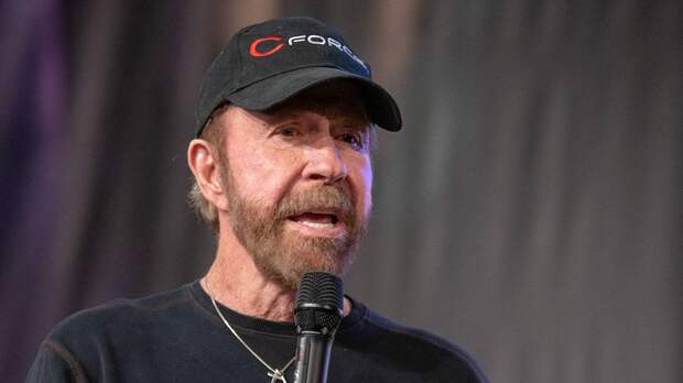 Умер американский актер Чак Норрис