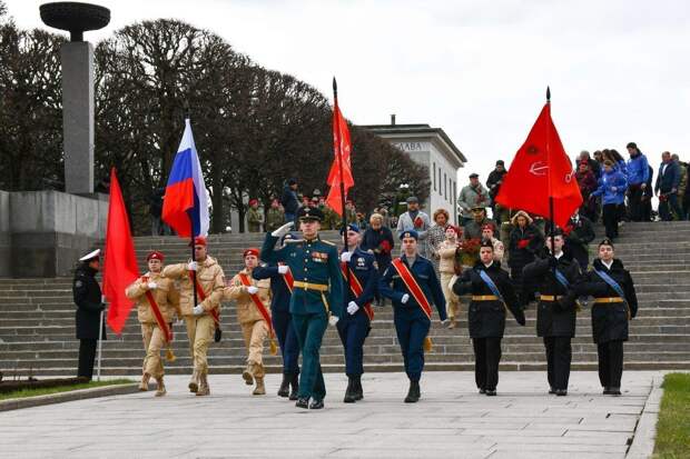 Школьники Петербурга почтили память погибших в Великой Отечественной войне