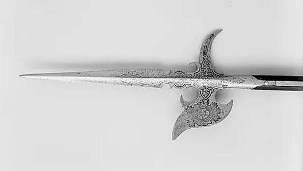 Парадные алебарды к парадным доспехам