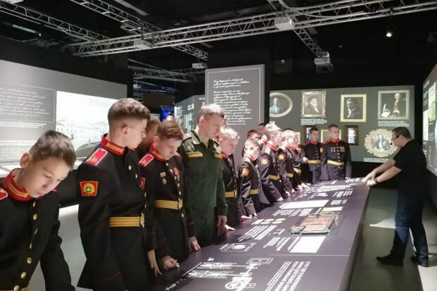 Суворовцы посетили мультимедийный парк «Россия – моя история» в Екатеринбурге