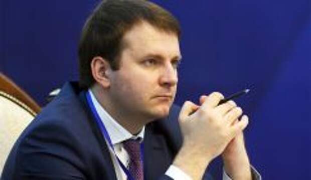 Министр Орешкин заклинает поверить в рубль, отказав доллару и евро в хранении