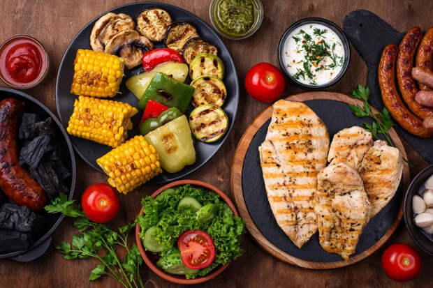 Врач Мясников заявил, что некоторые нутрициологи сеют вред