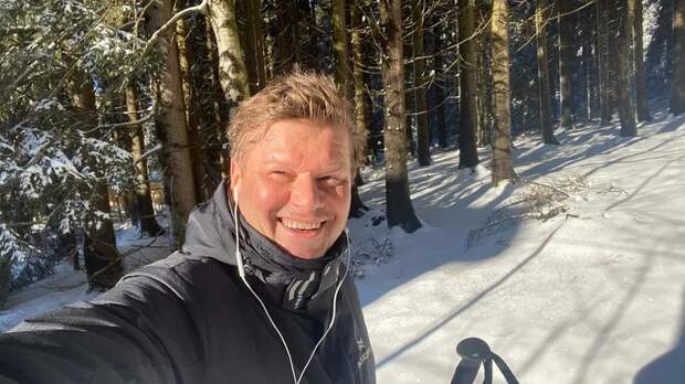 Губерниев предложил российским биатлонисткам равняться на Бузову и ловить кайф от жизни