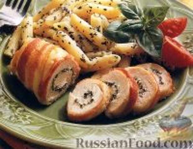 Фото к рецепту: Куриные рулетики в беконе