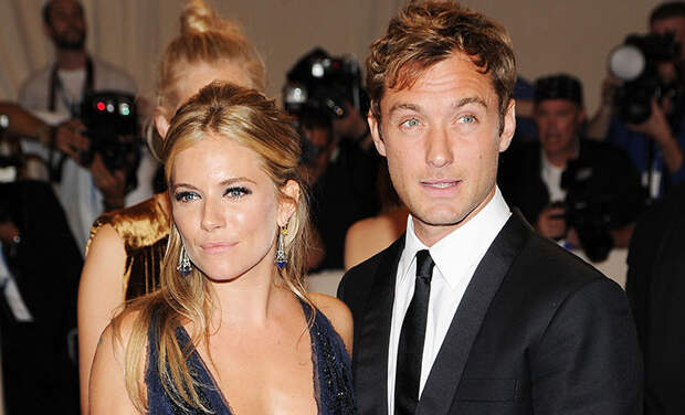 Сиенна Миллер рассказала о болезненном расставании с Джудом Лоу после его измены: "Я не помню целых шести недель из того периода"