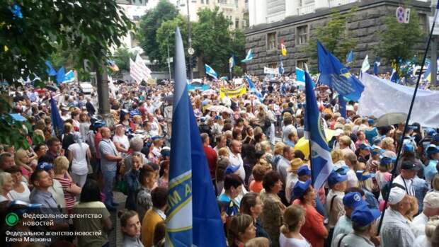 Майдан профсоюзов в Киеве: депутаты Рады сбежали от 45 тысяч протестующих